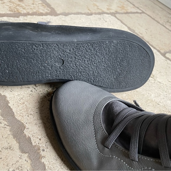 Grey leather zip up boots - Picture 3 of 4